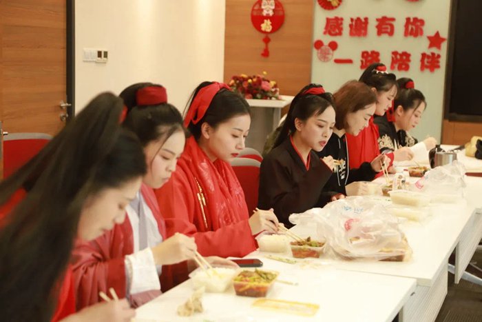 法律咨询全面解析，在线法律服务的便利性、优势与挑战-第2张图片-红侠法律网